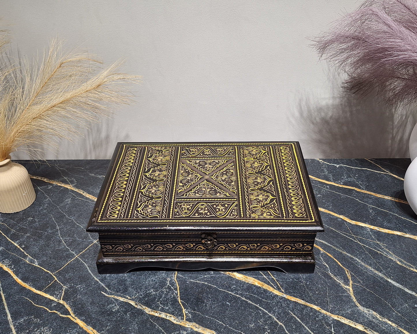 Quran e pak Holder Naqshi