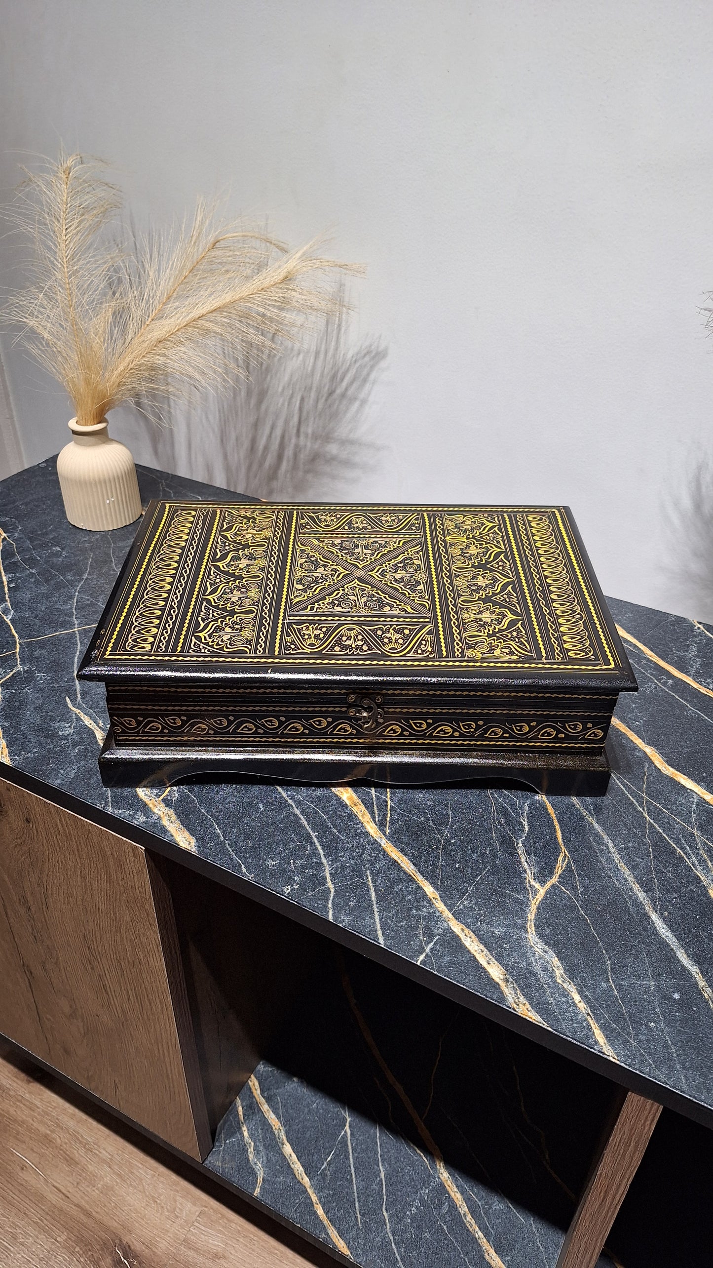 Quran e pak Holder Naqshi